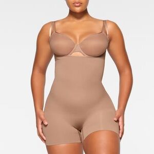 NIB SKIMS Seamless Sculpt Open Bust Shortie Bodysuit
